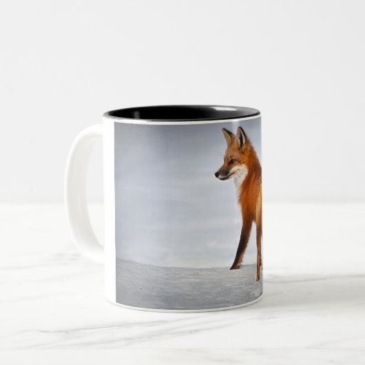 Rotfuchs im Winterschnee Zweifarbige Tasse (Vorderseite Links)