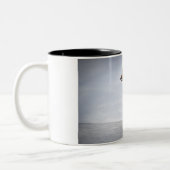 Rotfuchs im Winterschnee Zweifarbige Tasse (Links)