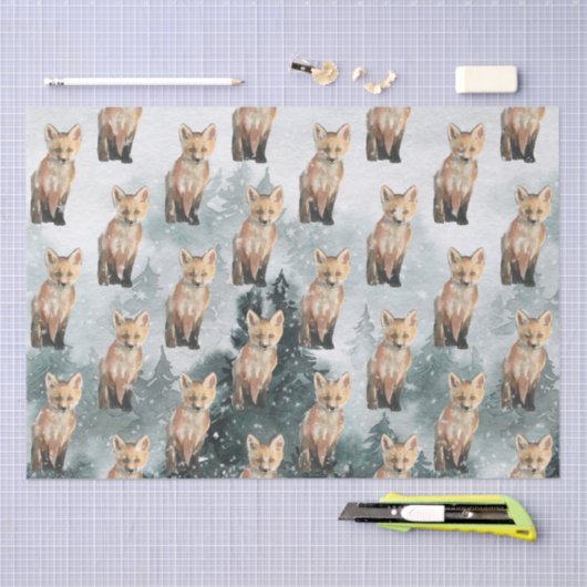 Rotfuchsgräber in einem üppigen Wald Seidenpapier (Handwerk)