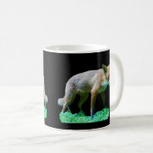 Rotfuchsjunges Grüner Moos Wald Forst Wildtiere Kaffeetasse (VorderseiteRechts)
