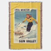 Rothaarige Frauen-lächelndes und Ski fahrendes Decke (Vorderseite Vertikal)