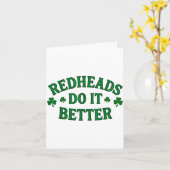 Rothaarige machen es am St. Patrick's Day besser, Karte (Gelbe Blume)