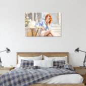 Rothaarige Schönheitsfrau sitzt in einem Café Soft Leinwanddruck (Insitu (Schlafzimmer))