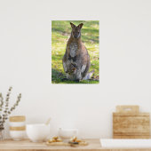 Rothalswallaby und ihre fröhliche Postkarte Poster (Küche)