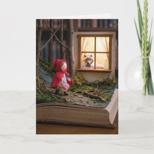 Rotkäppchen zum Geburtstag auf einer Buchseite Karte (Vorderseite)