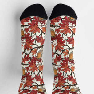 Rotkehlchen im Ahornbaum auf cremeweißem Hintergru Socken