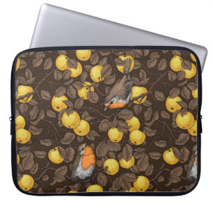 Rotkehlchen im Apfelbaum/gelb und dunkelbraun Laptopschutzhülle