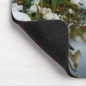 Rotkehlchen in einem Frühlingsgarten Mousepad (Ecke)