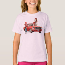 Rotkopfmädchen mit Mustang Car Horse