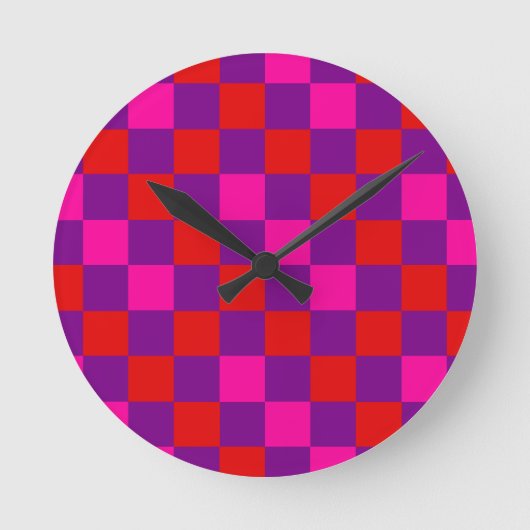 Rotlila Rosa Karomuster Design Runde Wanduhr (Vorderseite)