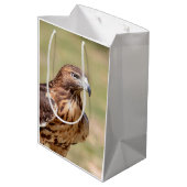 Rotschwanzfalken im Hudson-Tal Mittlere Geschenktüte (Rückseite Schrägansicht)