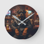 Rottie Bar Runde Wanduhr (Vorderseite)