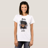 Rottie Love T-Shirt – Whimsical Rottweiler Art (Vorne ganz)