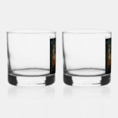 Rottie Maximus mit einem Getränk Whiskyglas (Rechts)