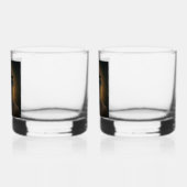 Rottie Maximus mit einem Getränk Whiskyglas (Links)