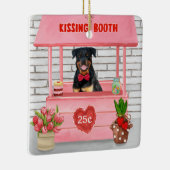 Rottweiler Dog Valentine's Day Kissing Booth Keramikornament (Rechts)