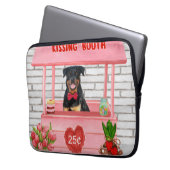 Rottweiler Dog Valentine's Day Kissing Booth Laptopschutzhülle (Vorderseite Links)