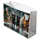 Rottweiler Dogs Christmas Snow Holiday Große Geschenktüte (Rückseite Schrägansicht)