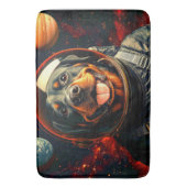 Rottweiler Explores Badematte (Vorderseite Vertikal)