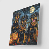 Rottweiler Halloween Spooky Quadratische Wanduhr (Winkel)