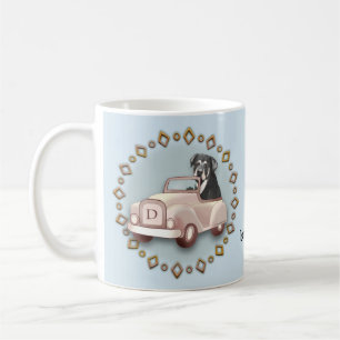 Rottweiler-Hund fährt Auto Tasse