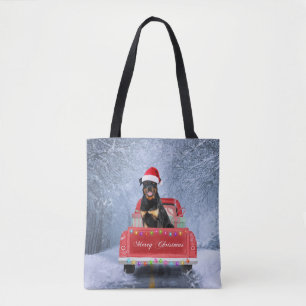 Rottweiler Hund im Schnee sitzend im Weihnachtswag Tasche