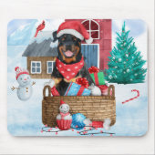Rottweiler Hund im Schnee Weihnachtshaus Mousepad (Vorne)