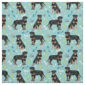 Rottweiler Hunde und Hundespielzeug hellblau Stoff (Muster)