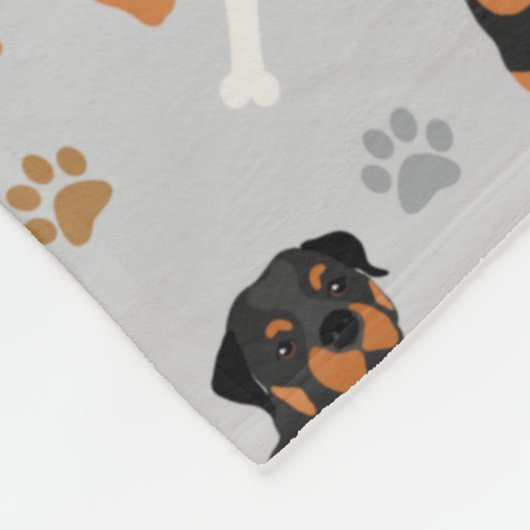 Rottweiler Hundenknochen und -paws Fleece Blanket (Ecke)