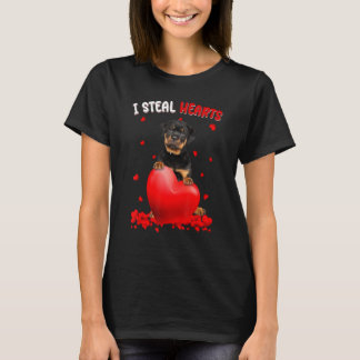 Rottweiler ich stehle Herzen Süßer Hund umarmt Her T-Shirt