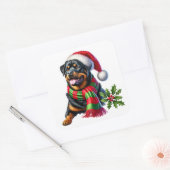 Rottweiler in einem Weihnachtshut und Scarf Quadratischer Aufkleber (Umschlag)