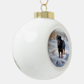 Rottweiler lässt es Weihnachten schneien Keramik Kugel-Ornament (Links)