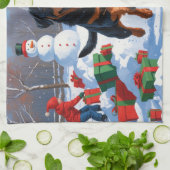 Rottweiler läuft im Schnee mit Weihnachtshut Geschirrtuch (Gefaltet)