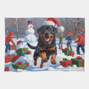 Rottweiler läuft im Schnee mit Weihnachtshut Geschirrtuch