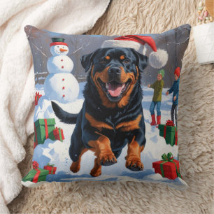 Rottweiler läuft im Schnee mit Weihnachtshut Kissen