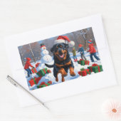 Rottweiler läuft im Schnee mit Weihnachtshut Rechteckiger Aufkleber (Umschlag)