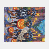 Rottweiler Trick-or-Treating In Halloween Costumes Fleecedecke (Vorderseite (Horizontal))