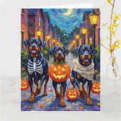 Rottweiler Trick-or-Treating In Halloween Costumes Karte (Gelbe Blume)