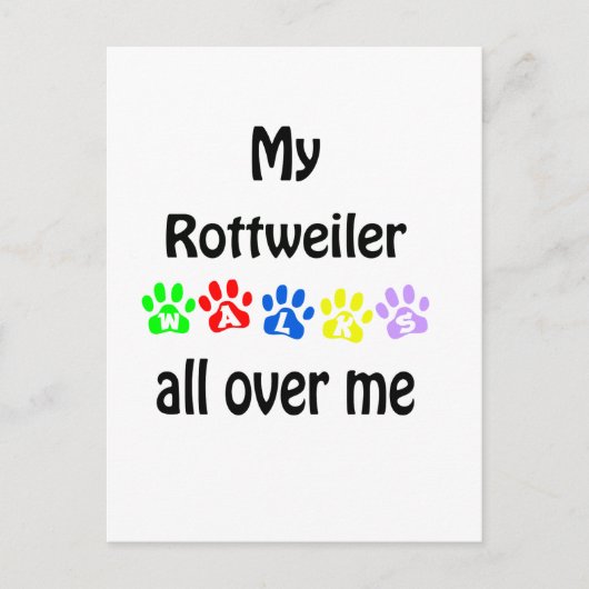 Rottweiler Walks Design Postkarte (Vorderseite)
