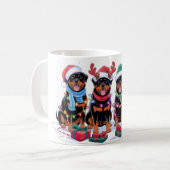 Rottweiler-Weihnachtsmannmütze gegen elf Weihnacht Kaffeetasse (Vorderseite Links)