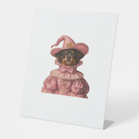 Rottweiler Welpe, gekleidet als rosa Hexe - Niedli Sockelschild (Vorderseite)