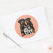 Rottweilers As Loyal Guardians Of Kids Runder Aufkleber (Umschlag)