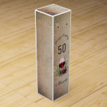 Rotwein Glas Olive Wasserfarbe 50. Geburtstag Weinbox<br><div class="desc">Roter Wein Glas Olive Wasserfarbe 50. Geburtstag Weinkiste. Das Design hat Aquarellglas und Olivenzweige und Oliven auf einer rustikalen Steinstruktur. Der Text ist vollständig anpassbar. Elegante und rustikale Geburtstagskiste für eine Frau oder einen Mann.</div>