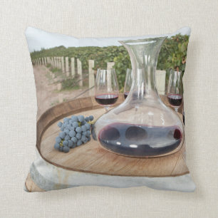 Rotwein im Weinberg Kissen