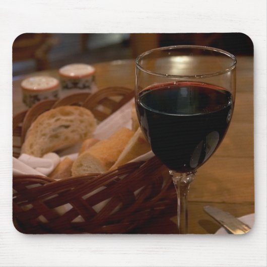 Rotwein in einem italienischen Restaurant Mousepad (Vorne)