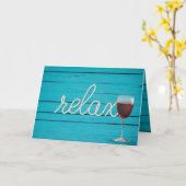 Rotwein und Seiltexte auf türkisfarbenem Holz Karte (Gelbe Blume)