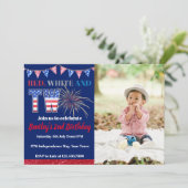 Rotwein und ZWEI Firecracker Geburtstag Einladung (Stehend Vorderseite)