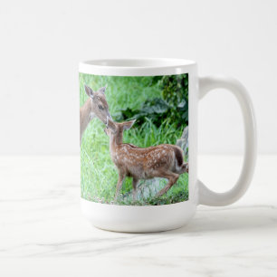 Rotwild, die Kitz küssen Kaffeetasse