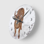 Rotwild-Dollar im Winter-Schnee Runde Wanduhr (Winkel)