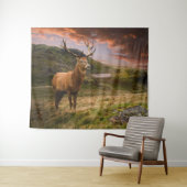 Rotwild in einer dramatischen Berglandschaft Wandteppich (Beispiel (Horizontal))